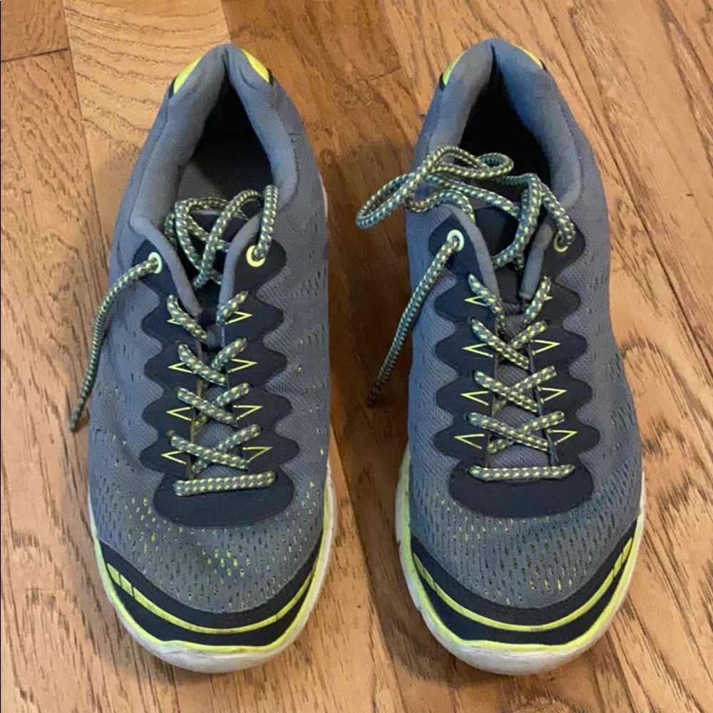 Old Navy women’s sneakers size 8